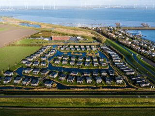 Steeds meer 'verroompottisering' aan de Zeeuwse kust: 'Mensen worden provincie uitgejaagd'