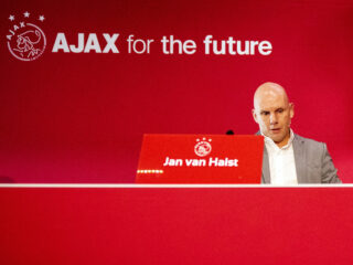 Jan van Halst blikt terug op roerige periode bij Ajax: 'Had later in moeten stappen'