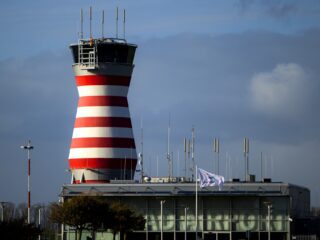 Demissionair minister negeert Kamer over besluit Lelystad Airport