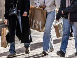 Stand.nl: 'Om de planeet te redden moeten we meer betalen voor onze spullen'