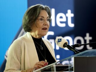 Oud-Kamervoorzitter Verbeet over kwestie-Arib: 'Kamer moet ruimhartig en groots excuses maken'