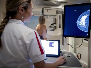 Veel minder ernstige bijwerkingen bij borstkankerpatiënten door nieuwe behandeling