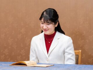 De Japanse prinses Aiko gaat de hulpverlening in