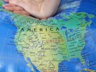 Een aardrijkskundige naam veranderen: kan dat zomaar?