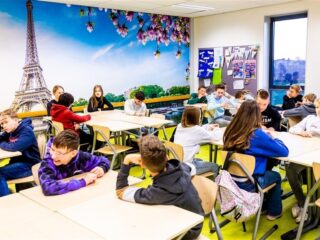 Stand.nl: 'Met zittenblijven help je scholieren niet'