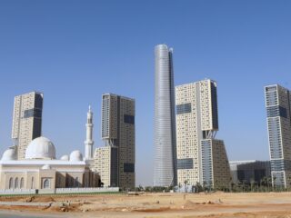 Nick Hannes fotografeerde zes nieuwe hoofdsteden: 'Dystopisch, oersaai en zielloos'