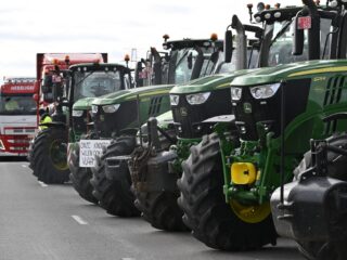 Boeren leggen Brussel plat tijdens Europese top: 'Hele plein staat vol met tractoren'