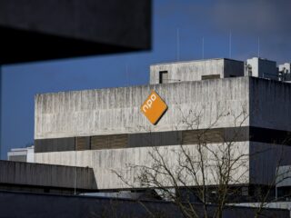 Bezuinigen en hervormen: de onzekere toekomst van de publieke omroep