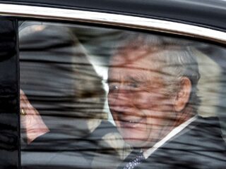 Hoe opmerkelijk is het dat Charles open is over zijn ziekte?