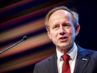 Van der Staaij (Raad van State) kritisch over inzet noodwet: 'Niet voor elke lastige kwestie geschikt'