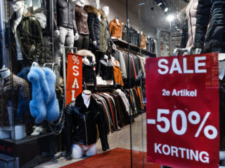 Een jaar geen kleding kopen: een goed voornemen voor 2026? 'Overconsumptie is echt een probleem'