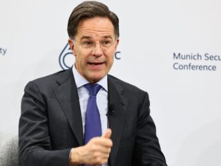 NAVO-topman Van Weel: 'Zou mij verrassen als Rutte geen secretaris-generaal wordt'