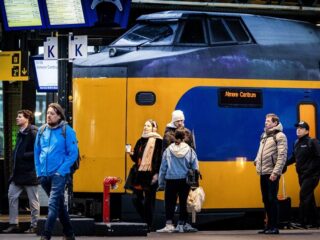 Stand.nl: 'De overheid moet opnieuw bijspringen om treinkaartjes betaalbaar te houden'