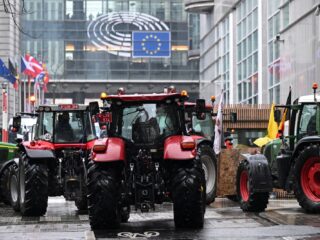 Boeren protesteren met succes in Brussel: 'Commissie terug naar tekentafel'