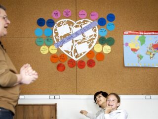 Stand.nl: 'Kinderen zijn de dupe van het gedoe over de week van de Lentekriebels'