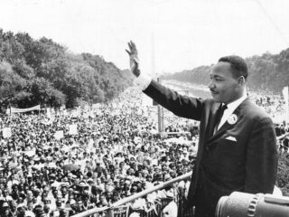 Waarom Trump de documenten over de moord op Martin Luther King openbaar laat maken