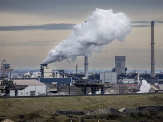 Stand.nl: 'de overheid moet TATA Steel redden'