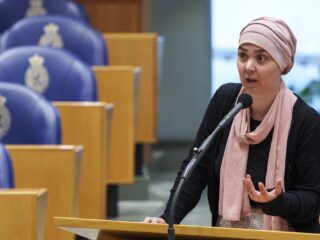 Esmah Lahlah (GL-PvdA): grote moeite om racisme-ontkenning Dick Schoof te vertrouwen