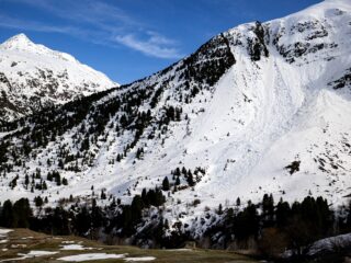 Wat moet je doen als je in een lawine terechtkomt en hoe voorkom je het?