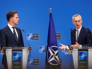 Hoogleraar: verzoek NAVO-baas Stoltenberg om wapens aan Oekraïne is een 'paniekoproep'