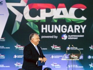 Podcast De Dag: Orbáns ommezwaai in Europa