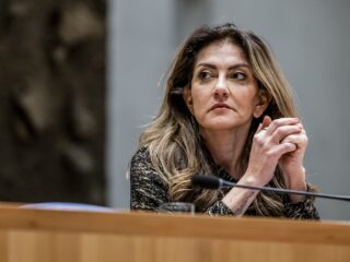 Yeşilgöz (VVD) over dubbele nationaliteit afpakken na geweld Amsterdam: 'Voor ons alles bespreekbaar'