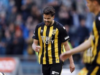 John van den Brom over crowdfunding Vitesse: 'Voetbal verbroedert'