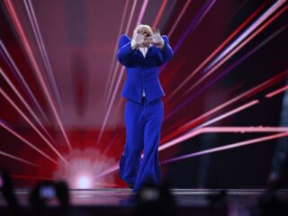 Gelikte marketeer én magiër van de moshpit: podcastmaker dook in leven Joost Klein