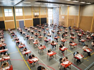 Hoe wordt bepaald wat in onze geschiedenisboeken komt te staan?