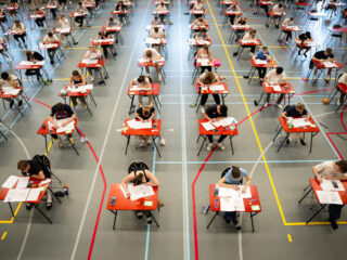 Stand.nl: 'Het eindexamen telt te zwaar mee'