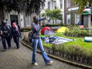 Wetenschappers, kom uit jullie ivoren toren!