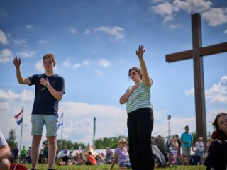 Steeds meer jongeren vinden Jezus via sociale media
