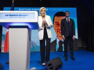 Grote overwinning voor Le Pen: Macron roept landelijke verkiezingen uit