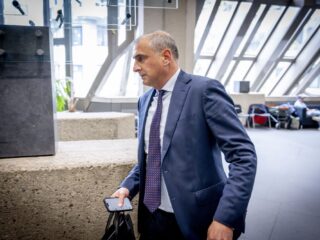 Markuszower (PVV) wil onderzoek naar kwestie-Arib: 'Er is gelogen en bedrogen, onderste steen moet boven'