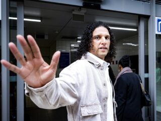 Van knuffelmarokkaan tot mogelijke zedendelinquent: hoe Ali B. van succesvol artiest in de strafbank belandde