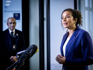 Kabinetscrisis afgewend: Achahbar stapt op, andere NSC-bewindslieden blijven