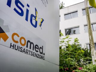 Journalist Paul Schram wint De Tegel voor onderzoek naar huisartsenketen Co-Med