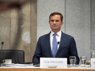 Staatssecretaris Struycken in gesprek met minister Faber over asielcrisiswet: 'Grondiger en dieper nadenken'