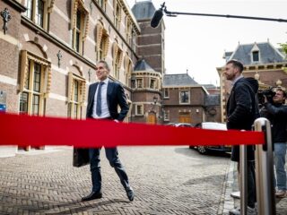 Stand.nl: 'Heb jij vertrouwen in het kabinet Schoof?'