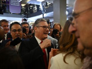 'Landslide victory' voor nieuwe Britse premier Keir Starmer