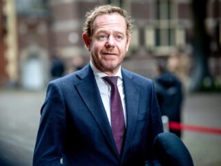 Justitieminister Van Weel (VVD) doet oproep aan demonstranten: 'Houd je aan de wet'