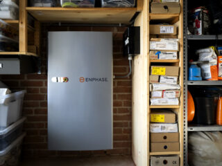 Let op bij telefonische verkoop van thuisbatterijen: 'Je tekent ongemerkt een contract'