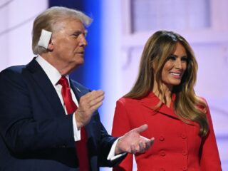 Trump spreekt voor het eerst in het openbaar sinds moordaanslag