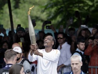 Deze architect liep, net als Snoop Dogg, met de Olympische vlam door Parijs