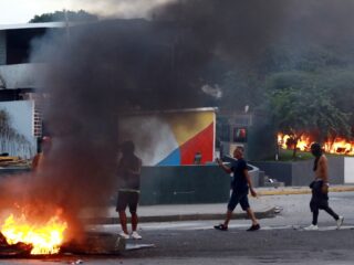 Protesten en onrust na controversiële verkiezingsuitslag in Venezuela