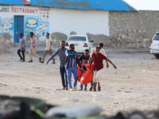 32 doden bij aanslag op strand in Somalië: 'Al-Shabaab zoekt vaker zulke locaties uit'