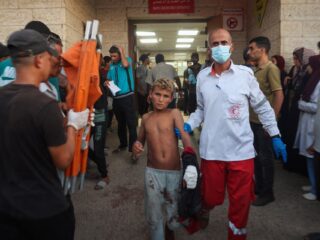 Hulpverlener in Gaza: ‘Niet te omvatten dat de wereld dit al een jaar toelaat’