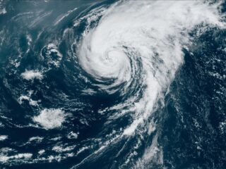 Waarom beleggen in bosbranden en orkanen aantrekkelijk is voor investeerders