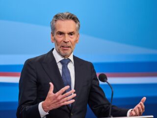 Nederland nog nooit zo corrupt, dringend beroep op premier Schoof