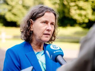 Asielcrisis? 'Marjolein Faber weet strategisch precies waar ze mee bezig is'